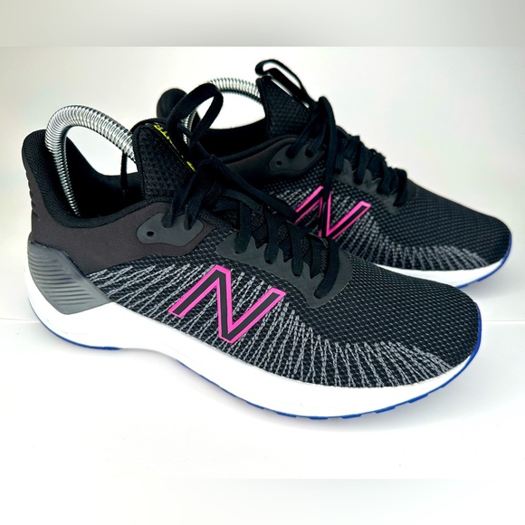 New Balance Shoes - New Balance Women's Ventr V1 Running Shoe SZ 8 Black / Hot Pink / Blue Sole